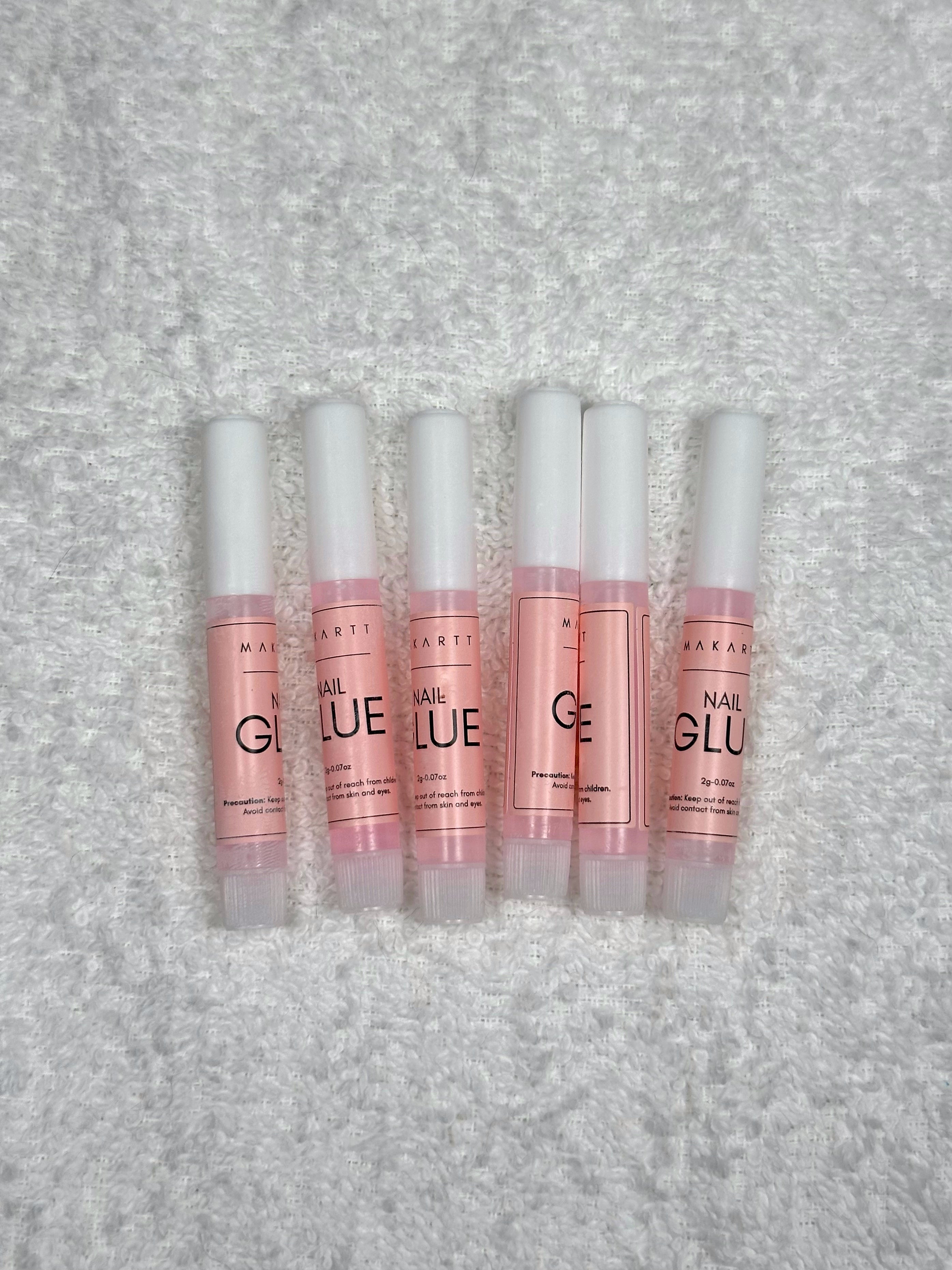 1 colle à faux ongle 🖌️